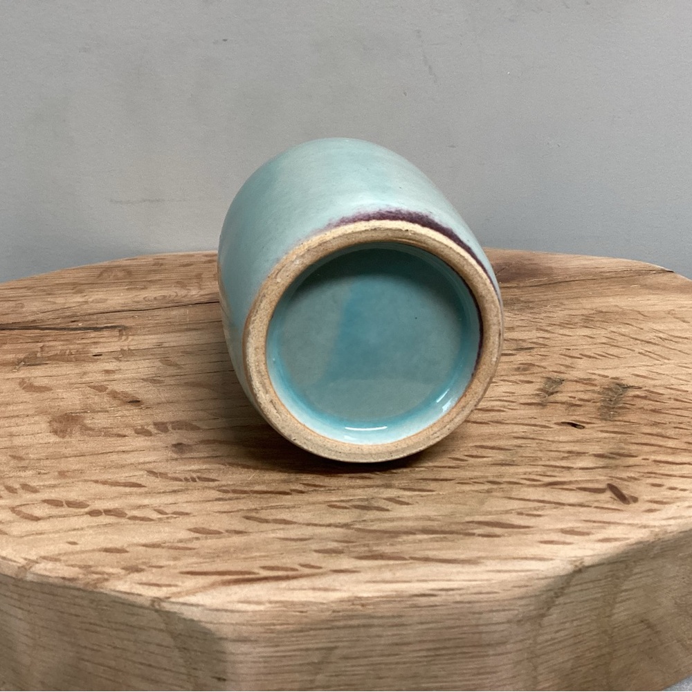 🟢 Beautiful Ceramic / Stoneware Crafted Old Fashion Milk Bottle Look Decor Vase - Picture 8 of 13